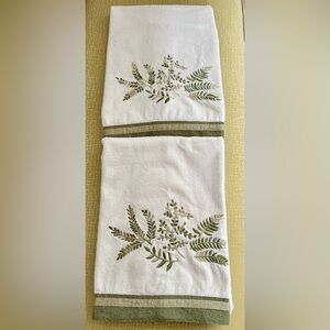 Avanti Botanical Embroidered (2) Bath Towels - Cream and Green